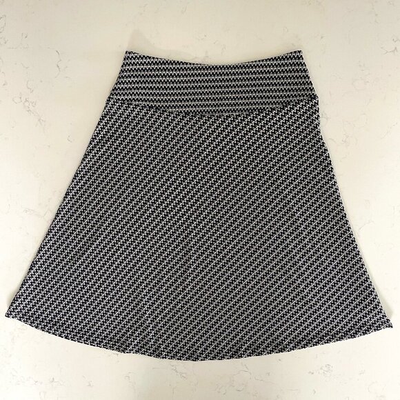 Gilmour Casual Pull On Fit & Flare Poly Blend Zig Zag Print Skirt Navy Tan Sz S - Picture 1 of 8